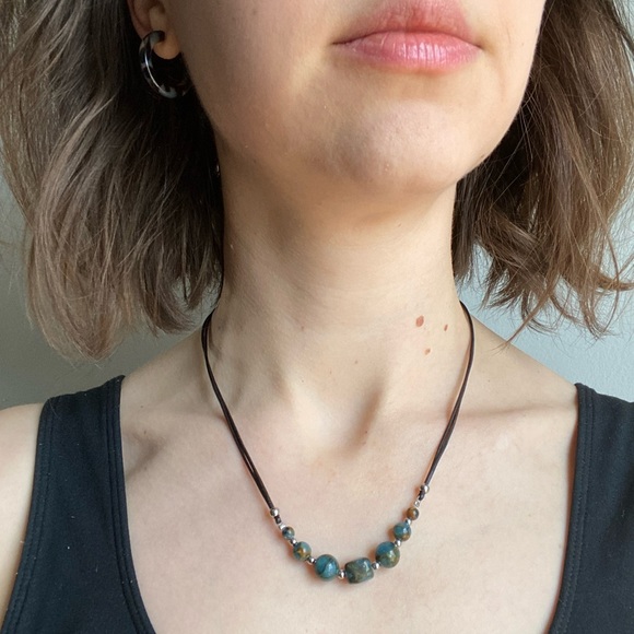 Leather beaded necklace - Picture 2 of 4